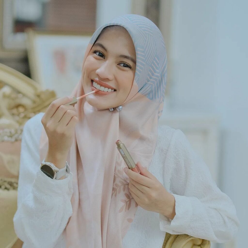 Tips Memilih Warna Lipstik atau Lip Matte untuk Muslimah
